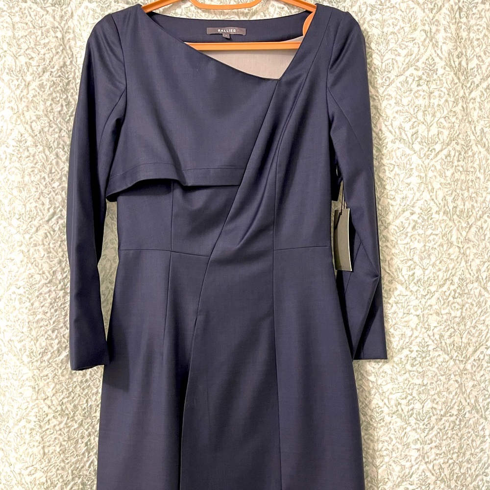 Beautiful dress with lots of details, brand new, never worn